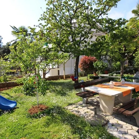 Apartment Sabina Mit Schoenem Garten, Ruhige Lage Poreč