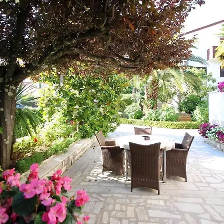 Sabina Mit Schoenem Garten, Ruhige Lage * Poreč