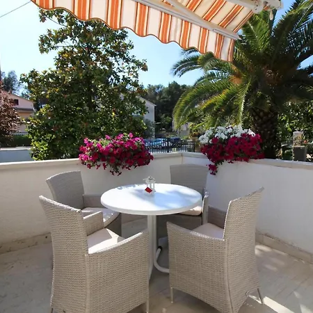 Apartment Sabina Mit Schoenem Garten, Ruhige Lage *