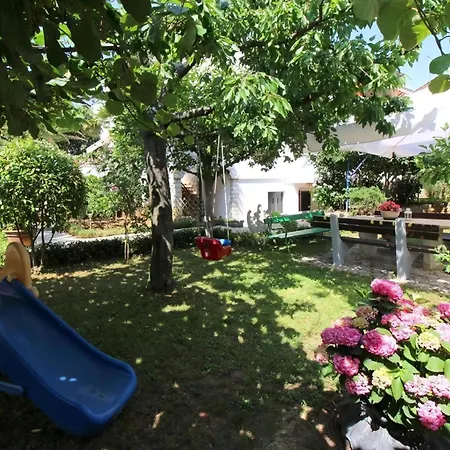 Apartment Sabina Mit Schoenem Garten, Ruhige Lage