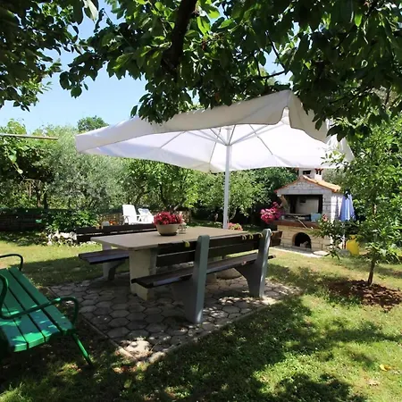 Sabina Mit Schoenem Garten, Ruhige Lage Apartment Poreč
